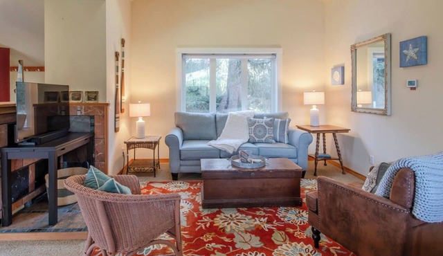 Haystack Luxury - Private Studio for Monthly Stays, Near Chapman Point, Deck + BBQ in Cannon Beach