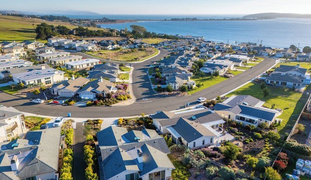 High Tide Haven~Bodega Bay~5-Star Coastal Getaway~Hot Tub~Summer Beach Vibes! in Bodega Bay