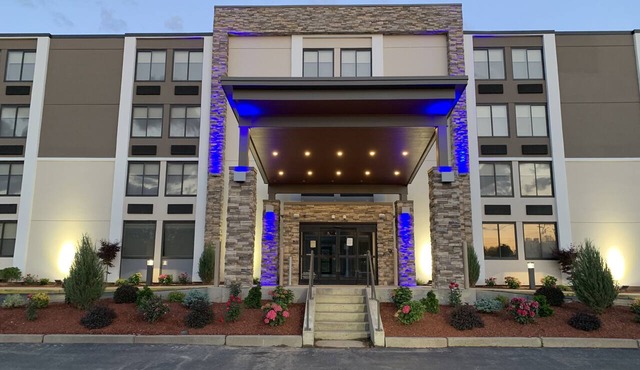 Holiday Inn Express Fall River North by IHG