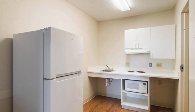 HomeTowne Studios by Red Roof Denver - Thornton in Thornton