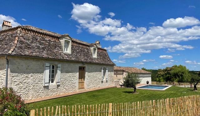L Ecrin de Bricabeau Longère en pierres avec piscine privative in Saint-Méard-de-Gurçon
