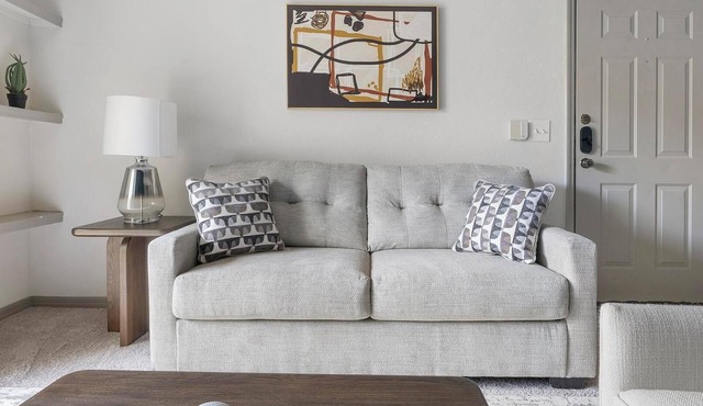 Landing | Chic 2BD, Tennis Court, Gym