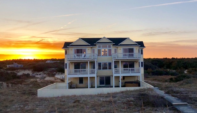 Ocean FrontRow,PrivatePool,New Hottub,Sleeps 16,PetFriendly,NewLVP,Upgrades,VIEW in Corolla