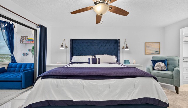 Oceanfront Building-Top Floor-Beach Access+ Heated Pool/Sunset & Rocket Views