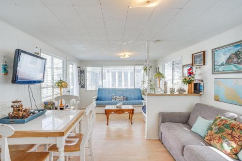 Quaint Avalon Cottage < Half-Mi to Beaches!