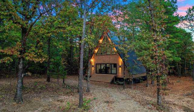 Secluded A Frame Retreat,hot tub,sauna in Wright City