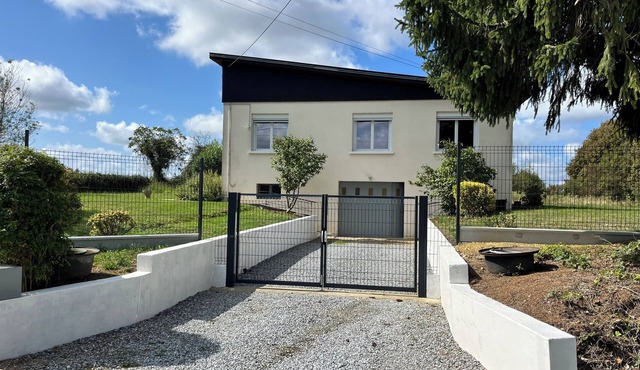 Spacious and functional country house in a village with shops in Sévignacq