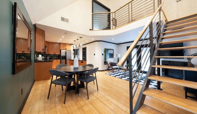 Spacious Austin Loft Sleeps 8 with Balcony