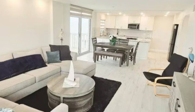 Stylish beachfront condo 2 bed 2 bath panoramic balcony sleeps 6