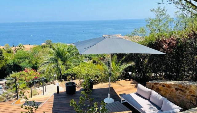 Superbe vue mer et Estérel, Villa Neuve Pour 8-10 Personnes, Clim, Piscine in Saint-Raphaël