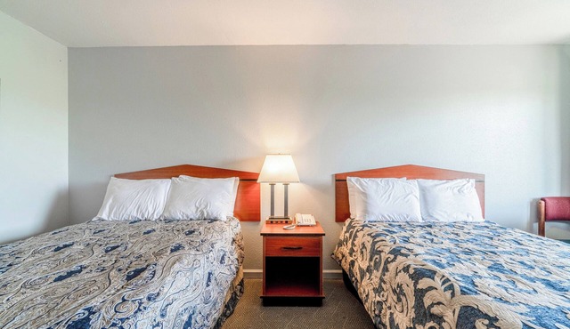Three Inviting Units, Your Gateway to Small Town Adventures, Local Shops & Eats in Lawrence County