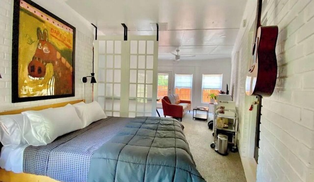 TOADHAUS Modern Private Studio near UGA & Downtown Athens quiet safe residential in Athens