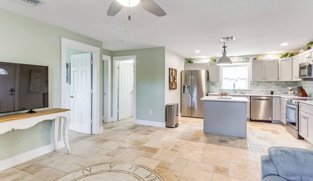 Walk to Parks, Eats & Bars: Stuart Home w/Patio in Stuart
