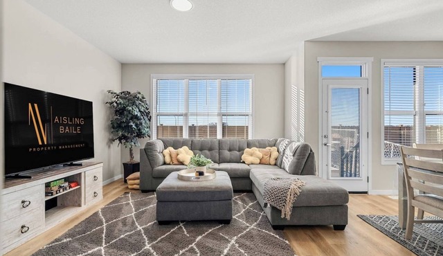 Zephyr | Rangeview | Garage | Office | Pets Ok in Calgary