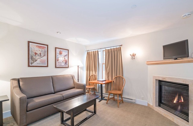 1-Bedroom Mountainside Inn Suite With Fireplace