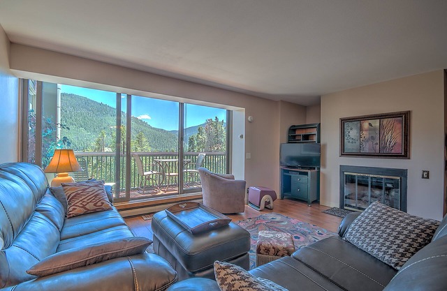 1500sf ft+ GREAT VIEWS-HotTub -Elevator- 5min shuttle- Walk to Lakeside Village