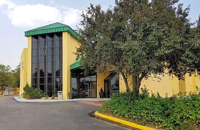2-Star Hotel ∙ Clarion Inn Fort Collins