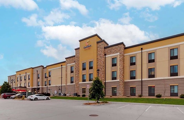 2-Star Hotel ∙ Comfort Suites Loveland