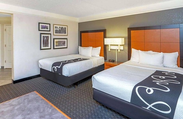 2-Star Hotel ∙ La Quinta by Wyndham Pueblo