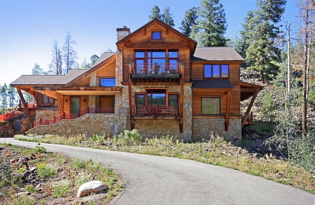 393 m² Luxury rental ∙ 5 bedrooms ∙ 14 guests