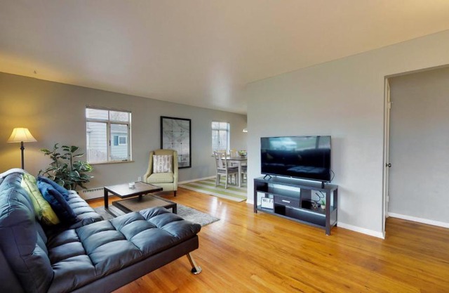 4 bed rooms + more Denver Home Quiet Neighborhood