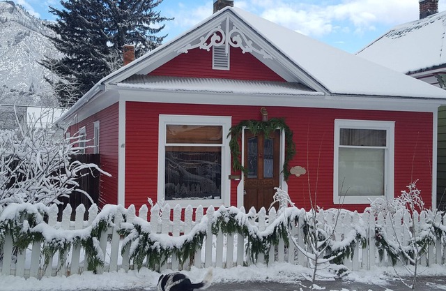 Adorable 1903 Victorian in the Heart of Glenwood Springs Downtown.