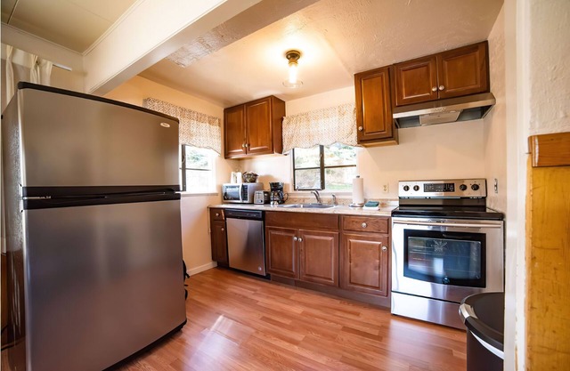 Alpine Trail Ridge Inn - Kitchen Family Unit