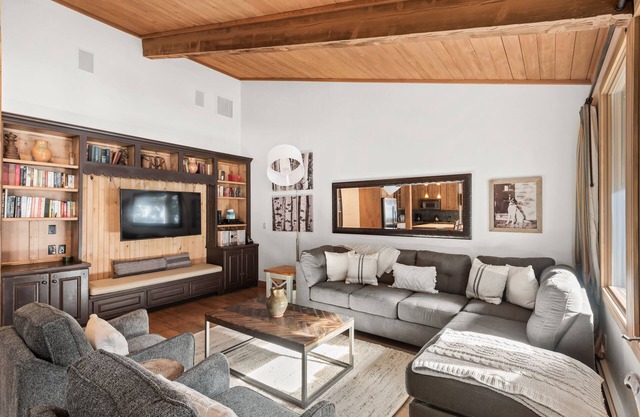 Aspen Alps Corner Deluxe 2 Bedroom, walking distance to town