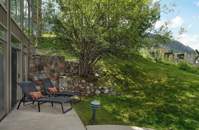 Aspen Alps Three Bedroom Condo - ground floor and walking distance to town