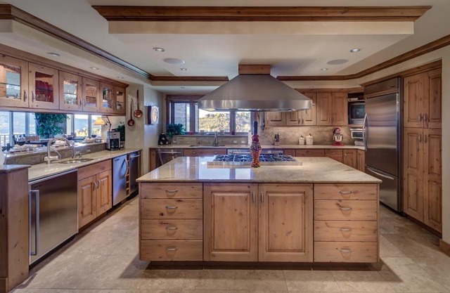 Bear Claw 306 - Ski-in Ski-out Condo!