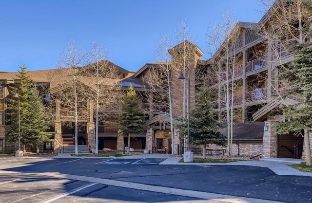 Beautiful 3 Bedroom Property next to Lake Dillon in Frisco!!