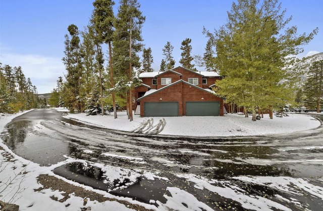 Beautiful half duplex home, recently remodeled with garage and private hot tub!