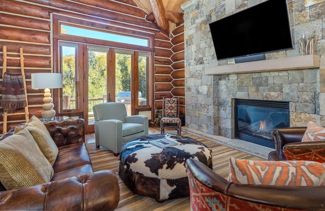 Beautiful High End Home with Ski In Ski Out Access