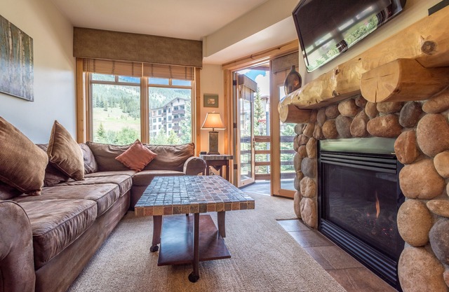 Beautiful one bedroom condo in the heart of the center village.