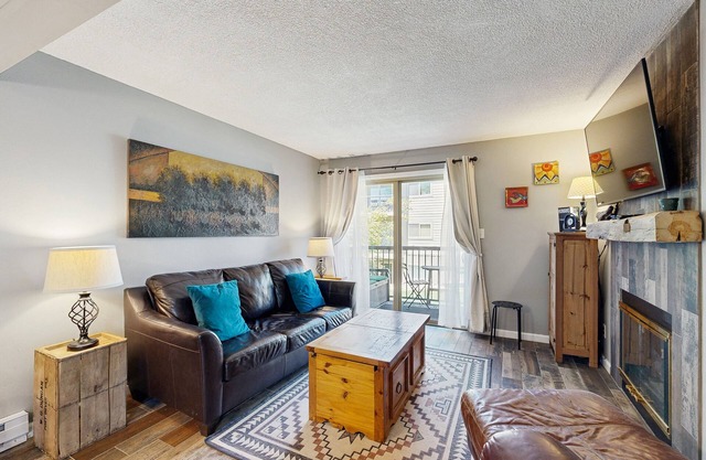 Beautiful Steamboat Condo w/Shared Pool & Hot Tub + Free WiFi - Near Lifts