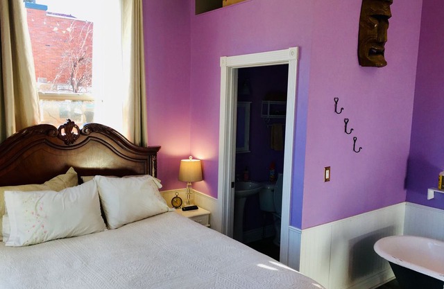 Beautiful western Victorian bed & breakfast in historic downtown Trinidad!