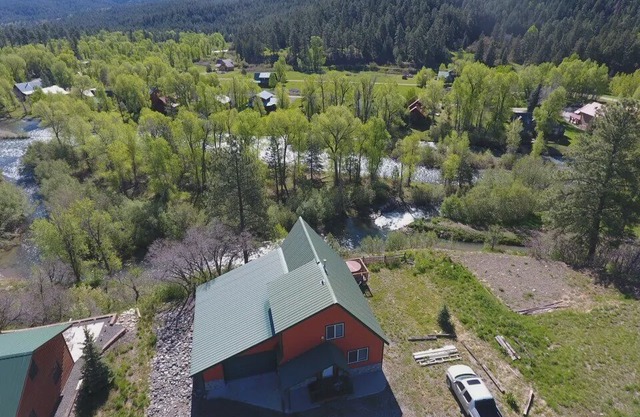 Between to Wolf Creek and Pagosa Springs, Hot Tub, View San Juan River