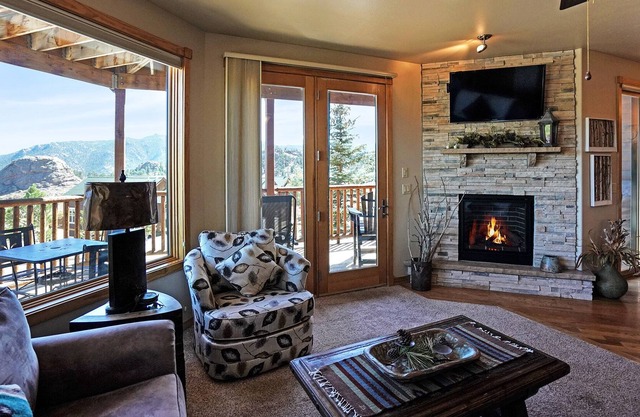 Bighorn Mountain 19B - 2 Br Condo-Lake/Mountain Views!