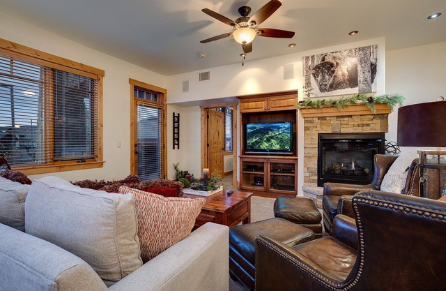 BL6102 | Unforgettable Mtn Getaway | 4 Pools | Walk to Mountain | Air Chilling
