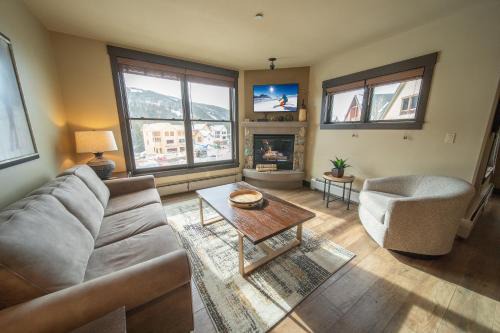 Black Bear 8053 by SummitCove Lodging