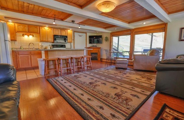 Brettelberg Slopeside Condos F9