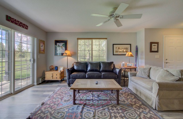 Bright and Cozy 2-Bedroom Condo in Mountain Village – Walk to Trails, Minutes fr