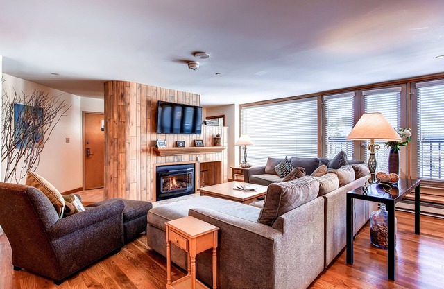 Bright Stay with Majestic Mountain Views