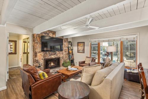 Chateau Chaumont Unit 5, Condo with Prime Location, 1 Block to Aspen Mountain