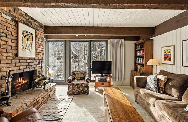 Chateau Roaring Fork Unit 29, Sunny, Corner Condo with River Views