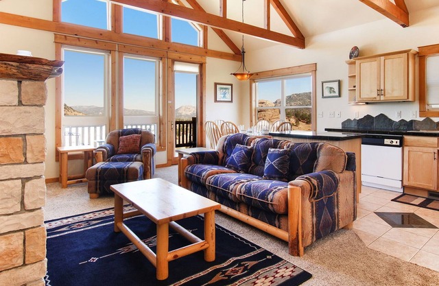 Comanche Peak 39 - 2 Br Condo with 2 Fireplaces - Lake/Mountain Views!