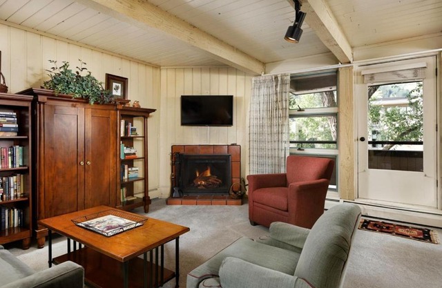 Concept 600 unit 308, Convenient Downtown Location, Private Deck, and Fireplace