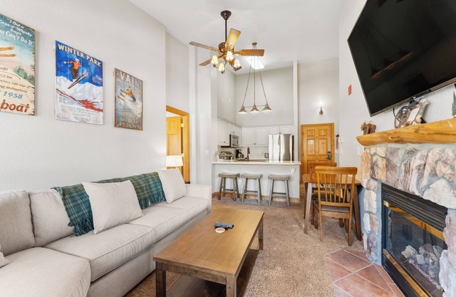 Condo w/Spacious Balcony w/Mountain Views, Close to Lifts, Shops & Dining!