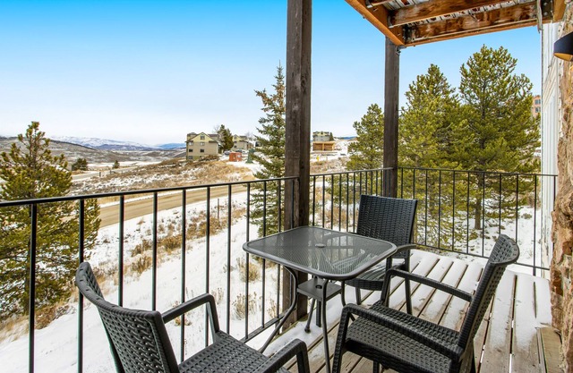 Convenient Home Walking Distance to Granby Ranch with Free WiFi & Gas Fireplace