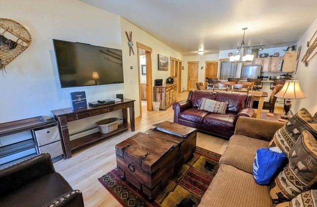 Cozy Condo Close to the Bike Path